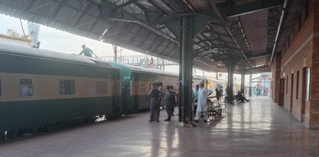 Khanewal railway station